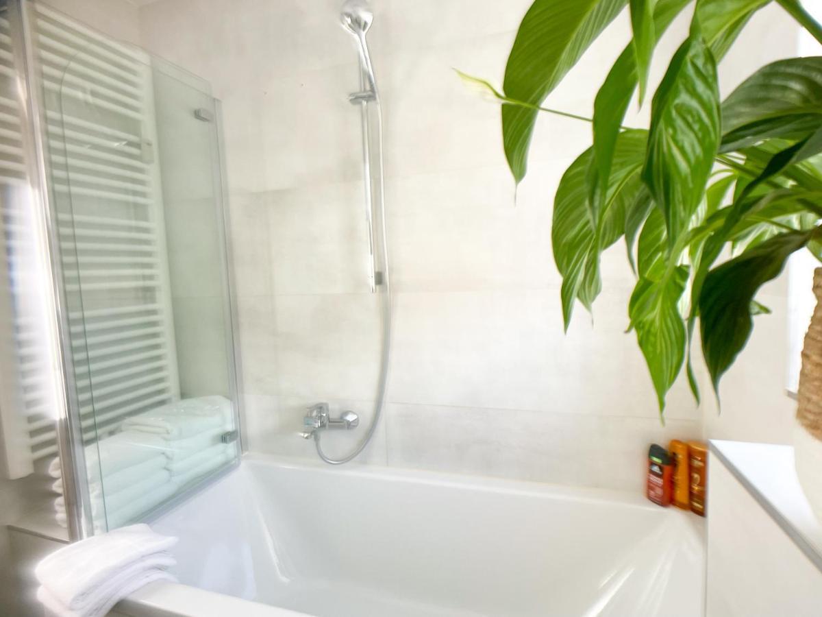 M-Style 02 Apartment Mit Balkon 24H Self-Check-In, Free Parking, Netflix Nürnberg Eksteriør bilde